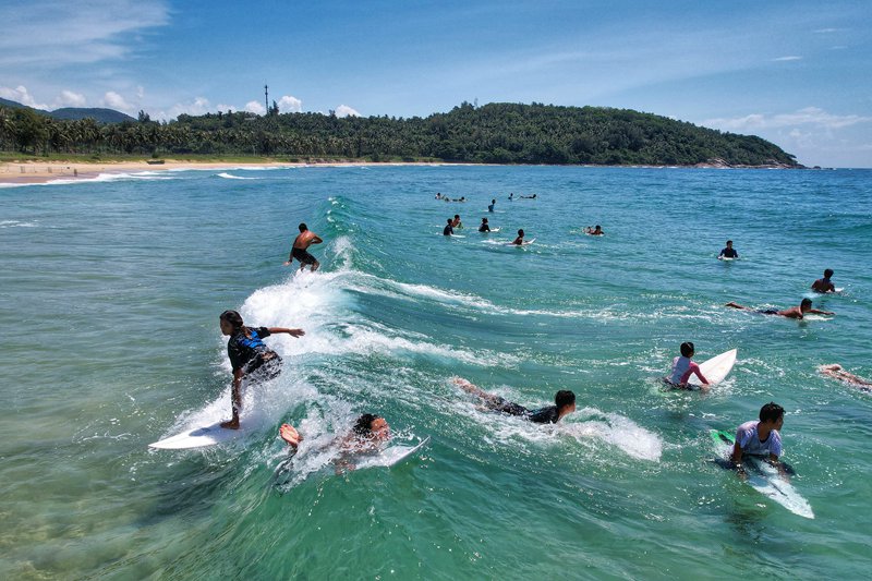 Riyue Bay in south China’s Hainan becomes surfing mecca for Chinese youngsters looking for chance to ride the waves