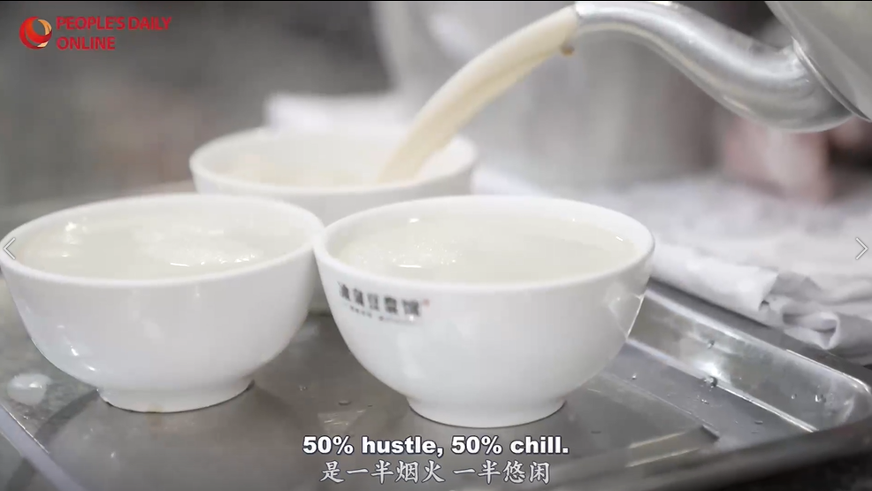 Spanish traveler takes on ice spring soy milk challenge