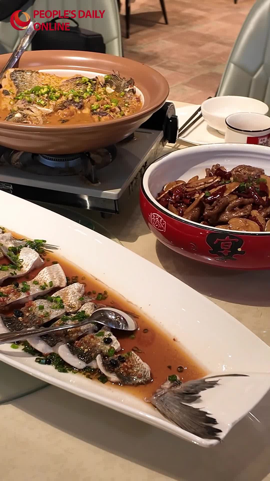 Savoring fresh fish feasts in Yueyang, C China's Hunan