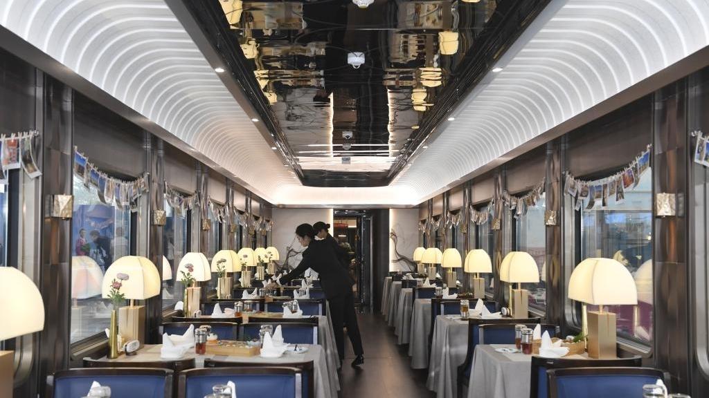 Slow train travel emerges as new trend in China