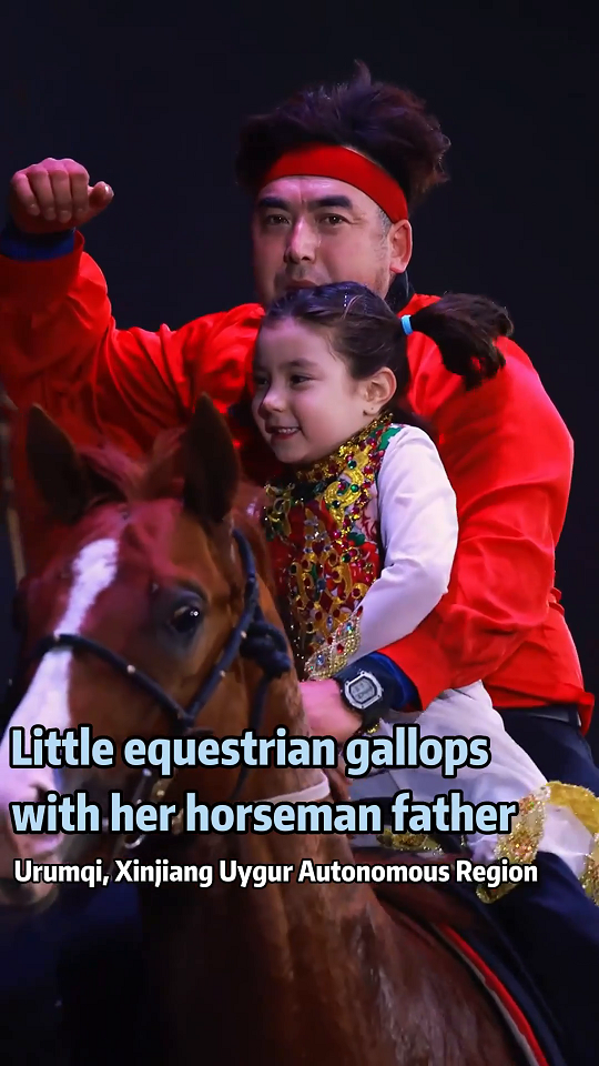 Little equestrian gallops with her horseman father