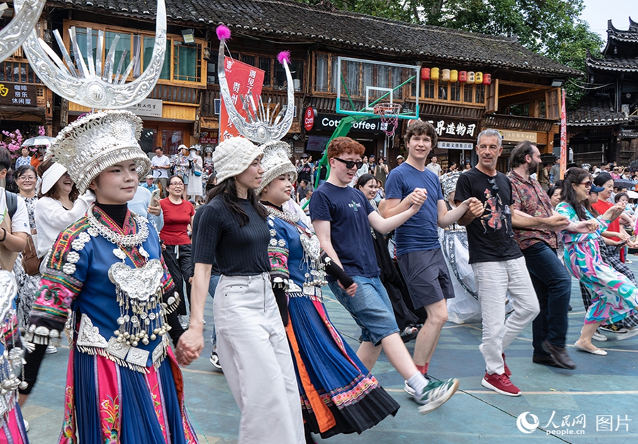 'China Travel' is on fire