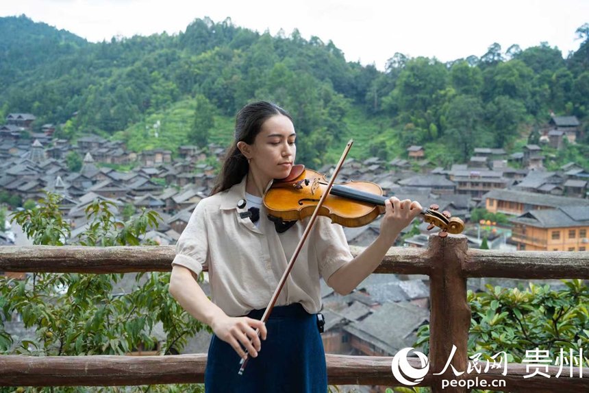 Explore Dong villages in SW China's Guizhou