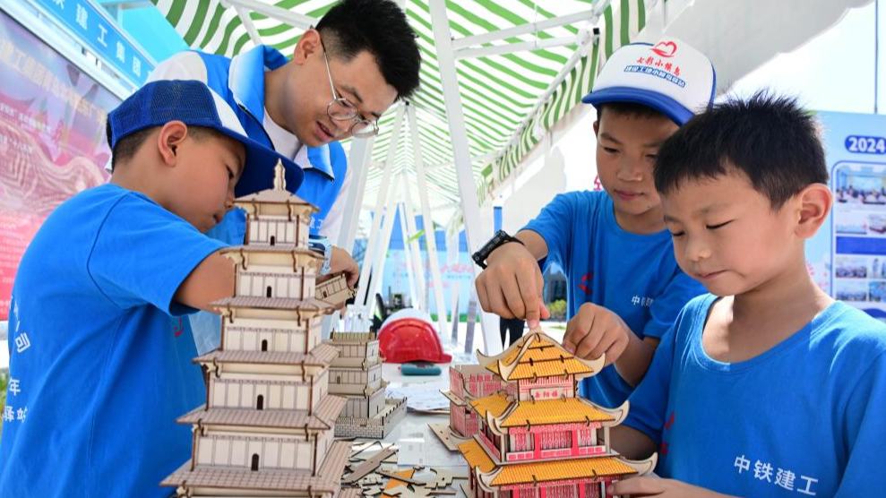 Children enjoy their summer holiday across China