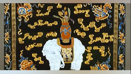 Trending in China | Magnificent peacock gold embroidery